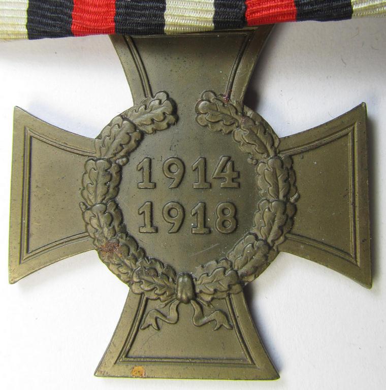 Attractive, golden-bronze-toned, so-called: 'Einzelspange' (being of the desirable detachable-pattern!) showing a: 'Frontkämpferkreuz 1914-18 o. Schwertern' (ie.: 'Kriegsteilnehmerkreuz 1914-18 ohne Schw.')