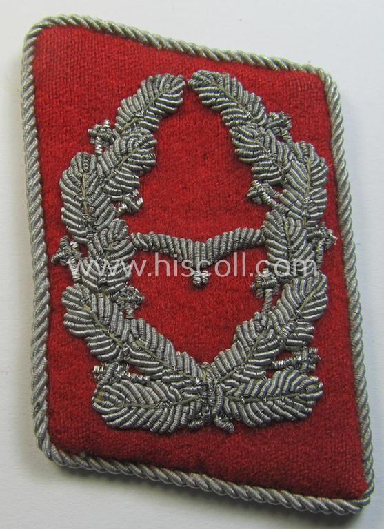 Superb - just minimally used and/or fully matching! - pair of hand-embroidered WH (Luftwaffe) officers'-type collar-patches as executed in bright-red-coloured wool as was intended for usage by a: 'Major der Flak-Artillerie-Truppen'