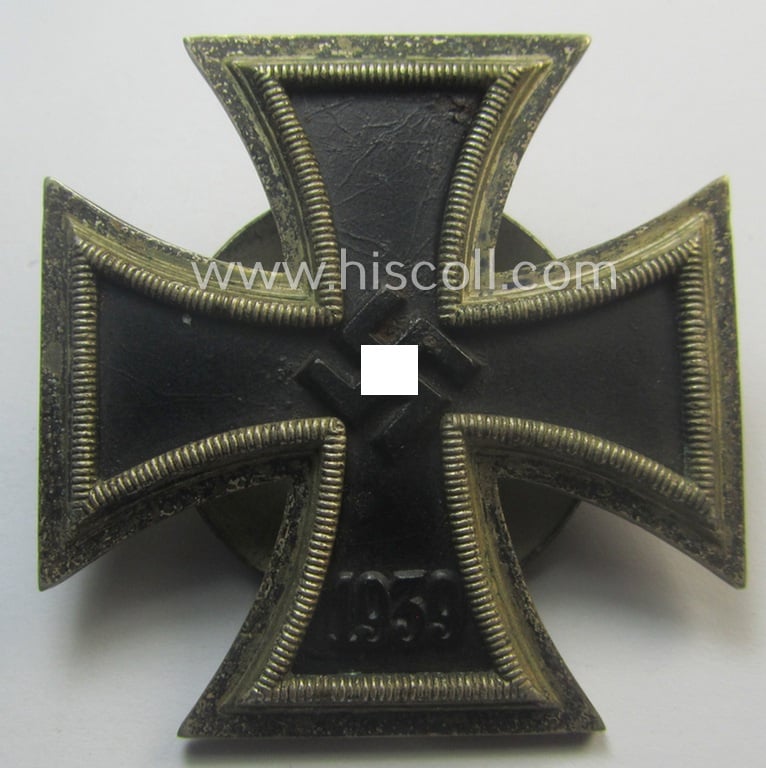 Attractive - and just moderately used! - Iron Cross 1st class (or: 'Eisernes Kreuz 1. Kl.') as executed in the scarcely seen so-called: 'screw-back'- (ie. 'An der Schraube'-) pattern being a typical non-maker-marked example by: 'Steinhauer & Lück'
