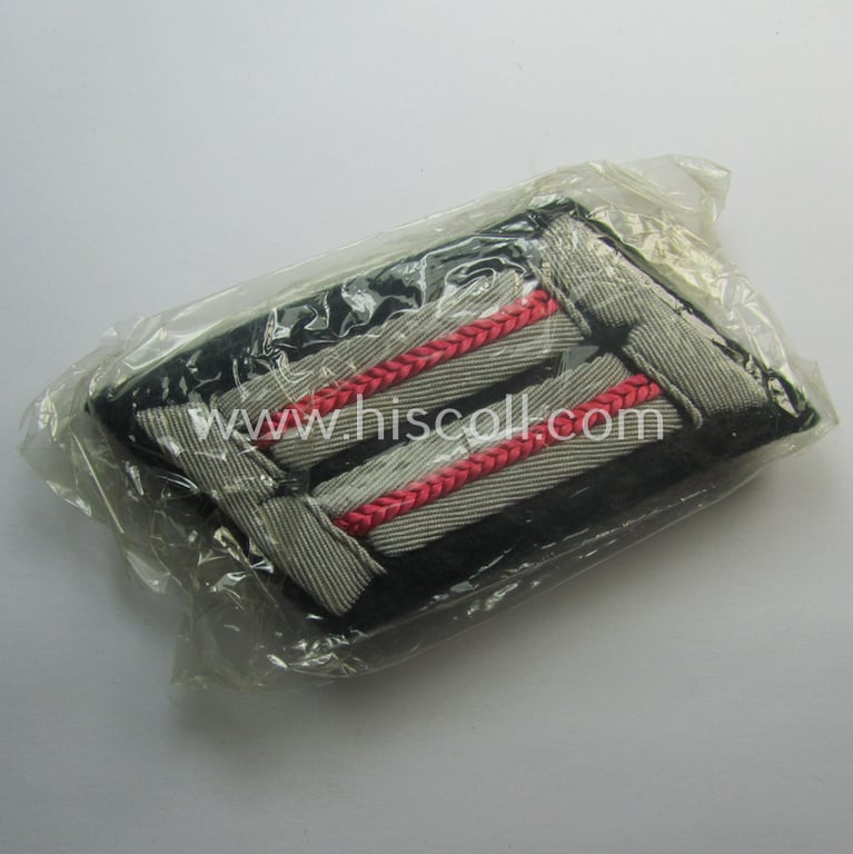 Never used - ie. still 'virtually mint ie. unissued'! - pair of WH (Heeres) officers-collar-patches (ie. 'Kragenspiegel') for an: 'Offiz. der Panzer o. Pz-Jäger-Trpn.' that came packed in its 'Cellophan'-pouch