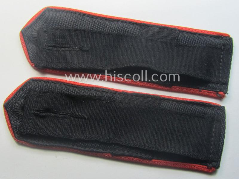 Pair of bright-red-piped, so-called: 'Allgemeine-HJ' (ie. Hitlerjugend) shoulderstraps as intended for usage by a: 'Hitlerjunge' who served within: 'Bann 565' (565 = 'Bann Spittal' in the 'Gebiet Südost Kärnten')