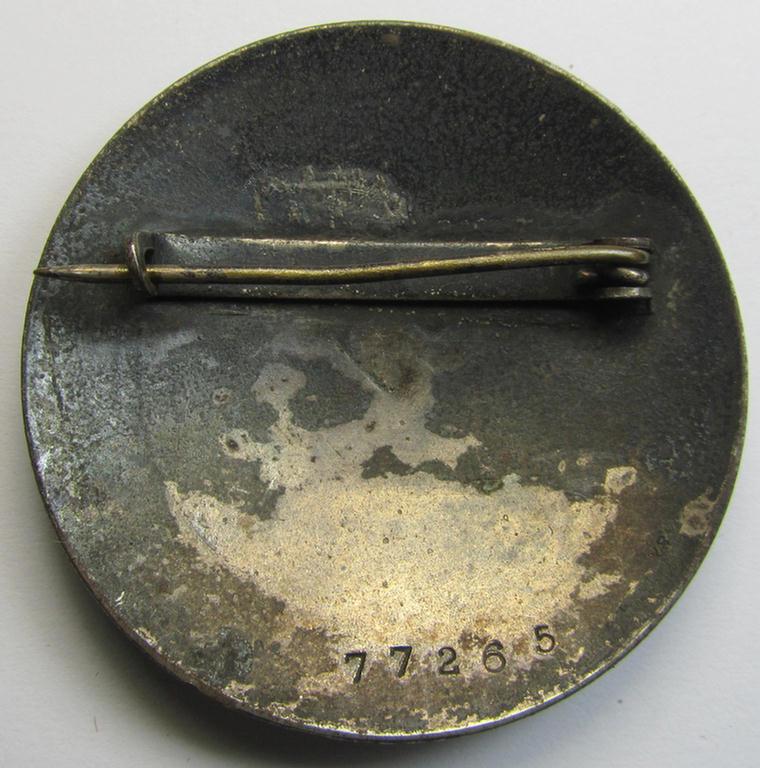 Attractive, 'Deutscher Frauenarbeitsdienst' (or: womens' labour-service) so-called: 'Dienstbrosche' being a non-maker-marked example as was executed in silverish-bronze-toned 'Buntmetall' and bearing a unique serial-number ('77265')