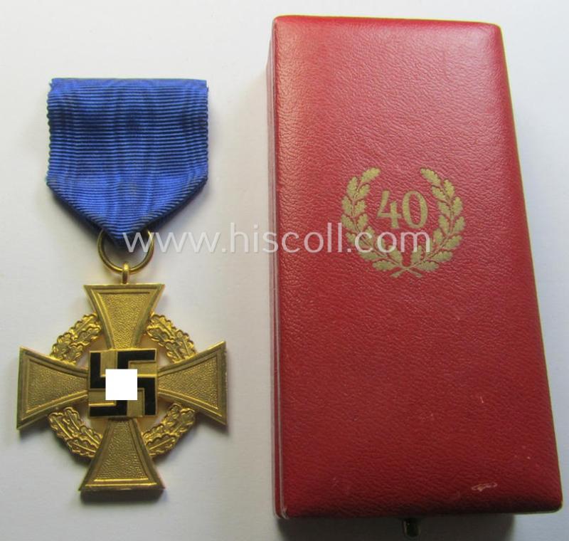 'Treuedienst Ehrenzeichen 1. Klasse' in its maker- (ie. 'Deschler'-) marked etui