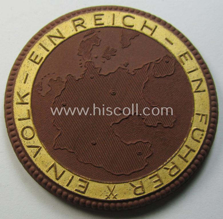 Attractive - and not that often encountered! - brownish-red-toned- and/or: 'Meissen'-porcelain-based: 'Erinnerungs- o. nichttragbare Medaille' showing two shaking hands and bearing the text: 'Zur Erinnerung - 13. März/10. April 1938'