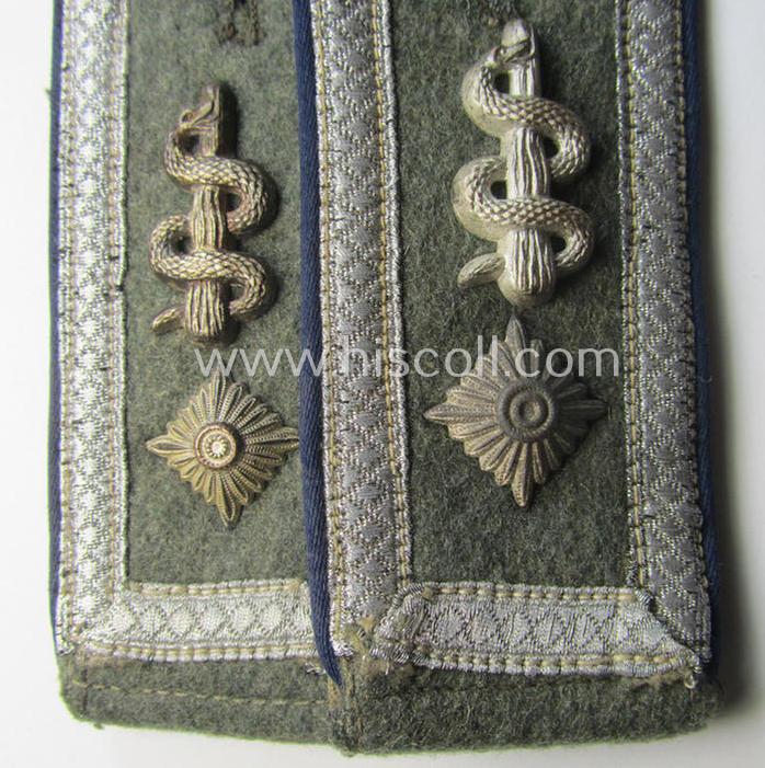 Superb - fully matching and scarcely found! - pair of WH (Heeres) - I deem - mid-war-period- (ie. 'M41- o. M43'-) pattern NCO-type ('cyphered') shoulderstraps as was intended for usage by a: 'Feldwebel eines Sanitäts-Abteilungs'