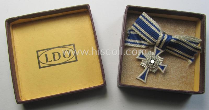 Attractive - albeit non-maker-marked - 2 cms.-sized miniature of an: 'Ehrenkreuz der Deutschen Mutter in Silber' that came stored in its equally non-maker-marked, two-pieced 'LDO'-type box (ie. etui) as recently found