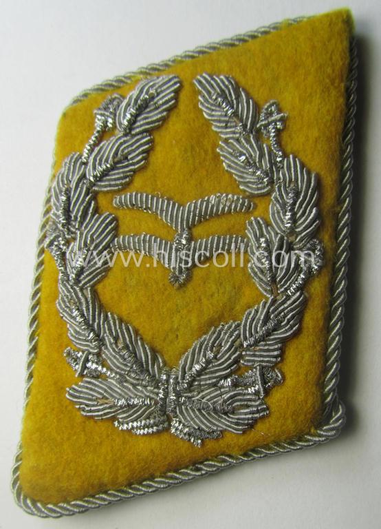 Pair of - fully matching! - WH (Luftwaffe) officers'-type collar-patches (ie. 'Kragenspiegel für Offiziere der LW') as executed in golden-yellow-coloured wool as was intended for usage by a: 'Oberstleutnant der Flieger- o. Fallschirmjäger-Trpn.'