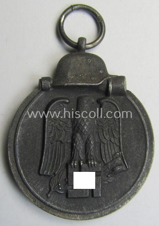Attractive medal-set: 'Winterschlacht im Osten 1941-42' being a maker- (ie. '14'-) marked- (and/or 'Feinzink'-based) specimen by the maker: 'L.Chr. Lauer' and that comes together with its (minimally confectioned) ribbon (ie. 'Bandabschnitt'...