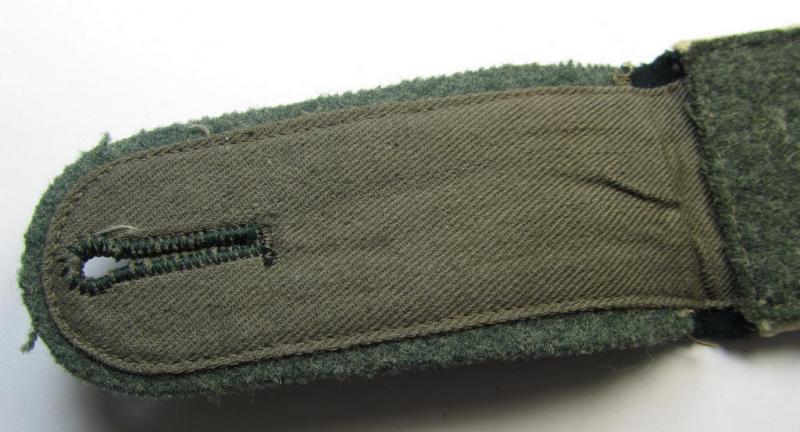 Single - and actually not that often seen! - WH (Heeres) NCO-type (ie. 'M36-/M40'-pattern- and/or: 'rounded styled-') neatly 'cyphered' shoulderstrap as was intended for usage by a: 'Soldat des Infanterie-Regiments 82'