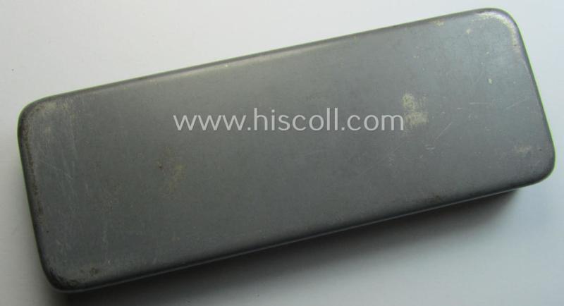 Complete pair of 'standard-issued'-pattern, WH-service-glasses (ie. 'Dienstbrille') as issued to the: 'Gefr. Andreas Rüdolf' (or alike) serving within the: '2./L.Art.Ers.Abt. 176' and that comes stored in its period-container