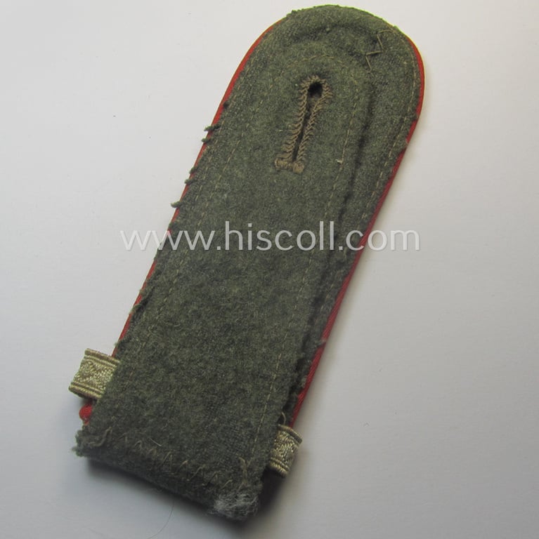 Single, WH (Heeres) I deem early-war period- (ie. 'M41 o. M43'-pattern-), EM-type shoulderstrap as was intended for usage by a: 'Soldat u. Unteroffizier-Anwärter der Panzer- o. Panzerjäger-Trpn.'
