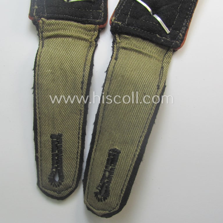 Superb - and very rarely found! - pair of WH (Heeres) 'cyphered', NCO-type shoulderstraps (for usage onto the black-coloured, 'wrap-around'-styled 'Panzer'-tunics) as intended for usage by an: 'Oberfeldwebel eines Panzerjäger-Rgts.'