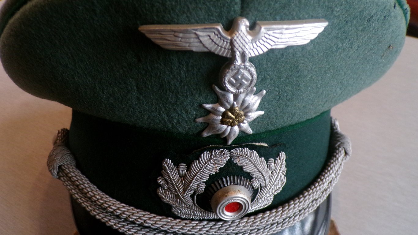 Named Gebirgsjäger schirmmütze (visor cap)