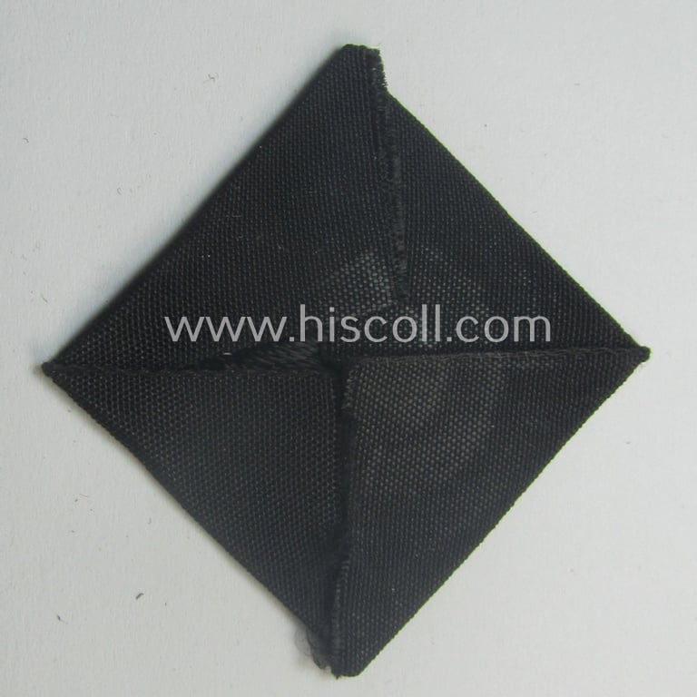 WH (Heeres ie. 'Panzer') 'standard-issue'-pattern side-cap-cocarde (ie. 'Kokarde für Panzer-Schiffchen') as executed in: 'BeVo'-weave pattern