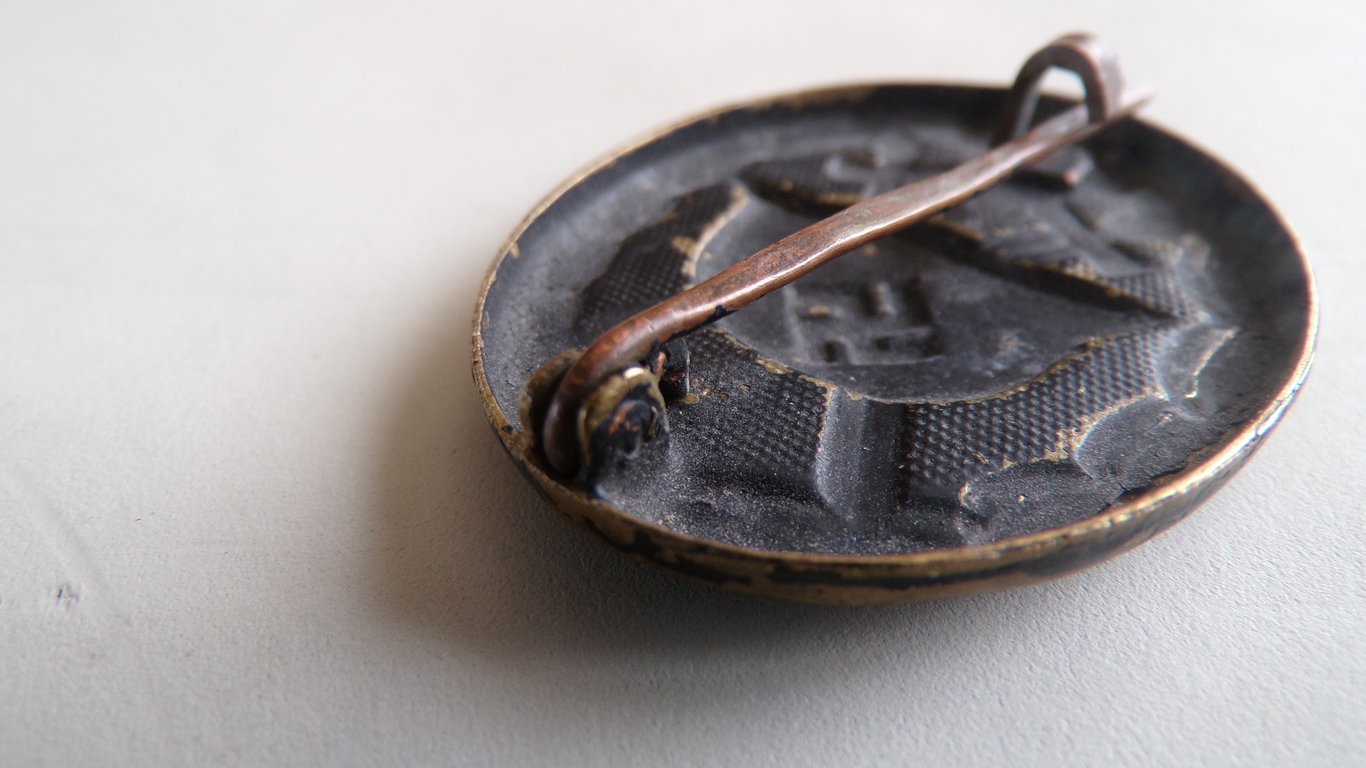 1939 Wound Badge in Black – 'Brass Core'