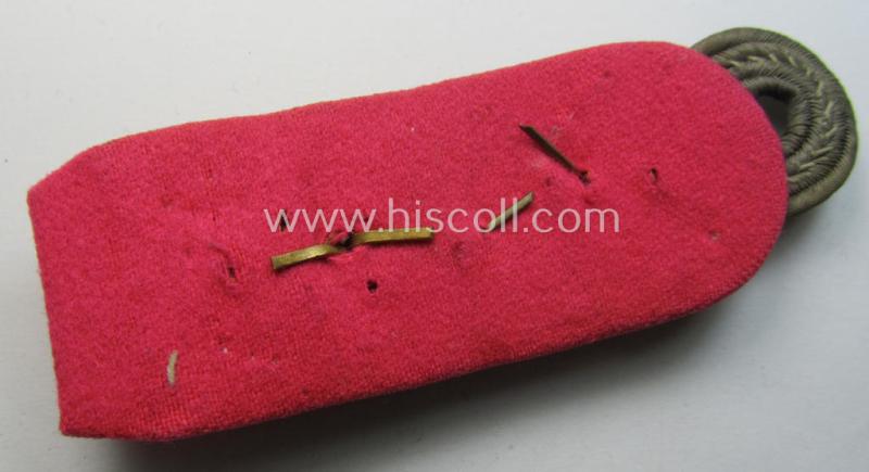 Attractive - albeit regrettably single! - WH (Heeres) neatly 'cyphered', officers'-type shoulderboard as was piped in the bright-pink branchcolour as was intended for an: 'Oberstleutnant eines Panzerjäger-Abts. o. Regiments'