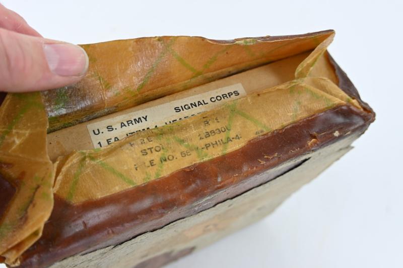 US WW2 Signal Corps HS-30-U Headset in Case