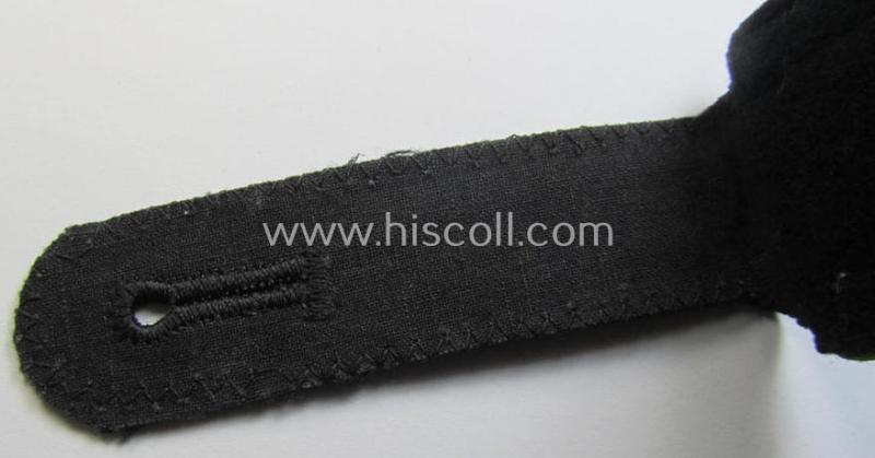 Attractive - albeit regrettably single! - Waffen-SS, NCO-type shoulderstrap as piped in the bright-green-coloured branchcolour as was intended for usage by an: 'SS-Unterscharführer' who served within the: 'SS-Panzer-Grenadier-Truppen'