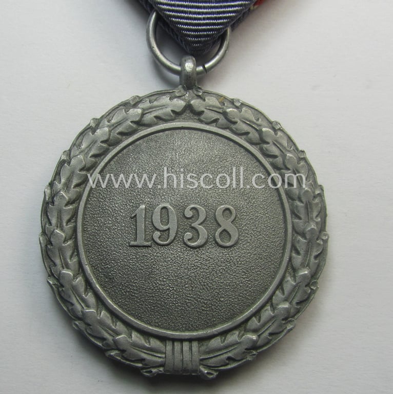 Light-weight (ie. typical aluminium-based) medal (and accompanying ribbon-bar!) as was intended for air-raid wardens 2nd. class (or: 'Luftschutz-Ehrenzeichen 2. Stufe') that comes stored in its period, dove-grey-coloured etui