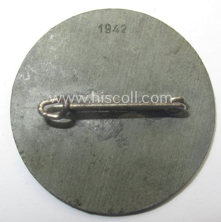 Attractive, Dutch NSB-party- (ie. WA-) related lapel-pin (ie. 'Veranstaltungsabzeichen' ie. tinnie) that is executed in zinc-based metal and that is depicting the text: 'WA-Marsch - Zuid-Holland - Utrecht' (1942)