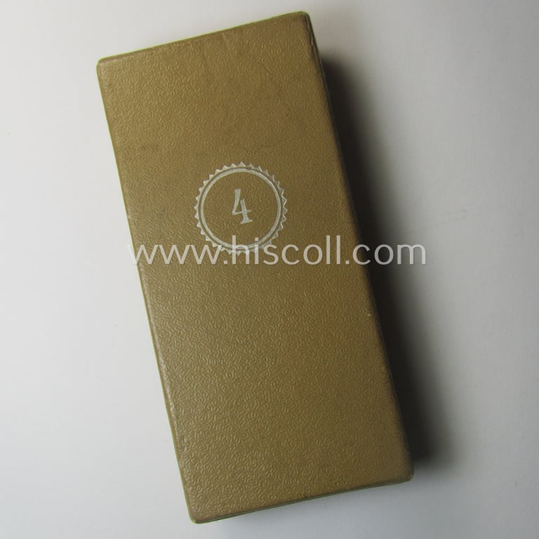 RAD (ie .'Reichsarbeitsdienst') so-called: 'Dienstauszeichnung 4. Stufe für Männer' (as was intended for 4 years loyal-service) that comes stored in its (scarcely seen and equally very nicely preserved!) light-brown-coloured box ie. etui