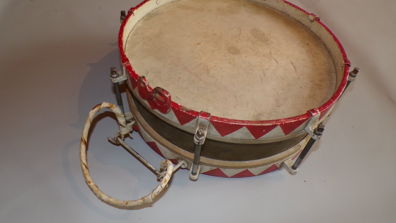 HJ / DJ Marching Snare Drum with Drumsticks