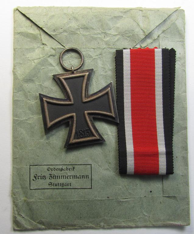 Neat - and matching! - 'EK II. Klasse'-set comprising of a non-maker-marked specimen that comes with its original ribbon (ie. 'Bandabschnitt') and 'Zellstoff'-based pouch as  produced by the company: 'F. Zimmermann' (ie. 'Hersteller 6')