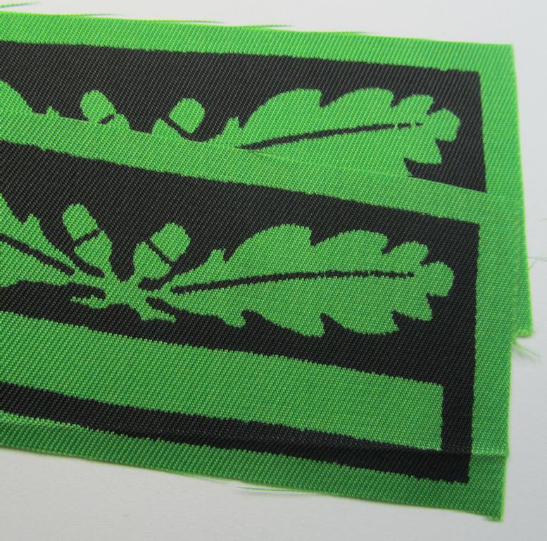 Attractive - and fully matching! - pair of officers'-pattern, WH (Heeres o. Waffen-SS) rank-insignia-bars (for usage on the various camouflaged-uniforms) as was used by an officer holding the rank of: 'Leutnant' (ie.: 'SS Untersturmführer')