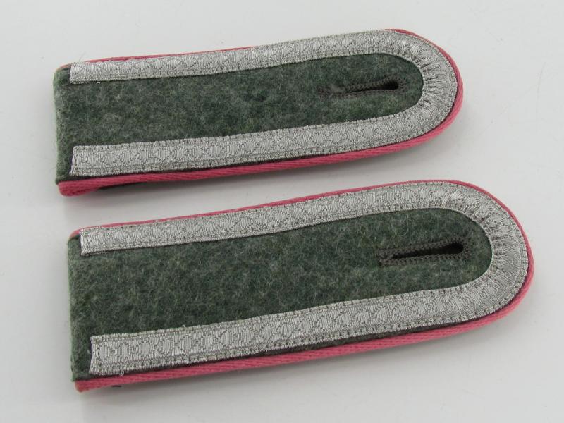Wehrmacht (Heer) Panzerjäger shoulder boards for Unteroffizier (NCO)