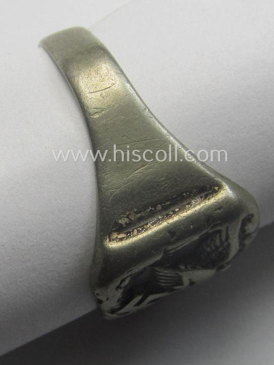 Attractive, WH (Luftwaffe) related (I deem) genuine silver-metal-based so-called: 'souvenir'-ring depicting a (down-tailed!): 'Reichsadler'-device