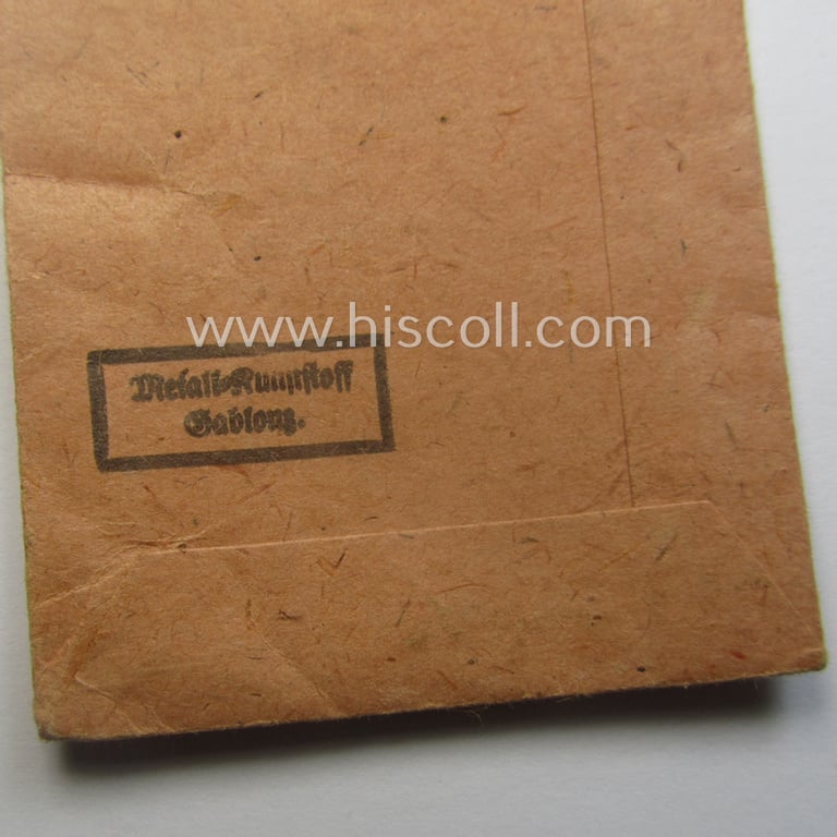 Empty 'Zellstoff'-based pouch as was intended for a medal: 'Winterschlacht im Osten 1941/42' as was produced by the company: 'Metall-Kunststoff - Gablonz'