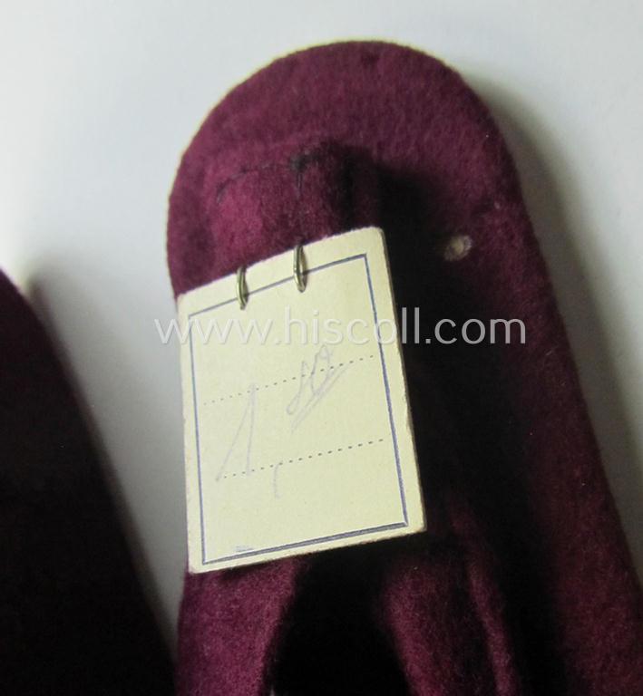 Superb - and fully matching! - pair of WH (Heeres) officers'-type shoulderboards as piped in the darker-purple-red- (ie. 'bordeaux-roter'-) coloured branchcolour as was intended for a: 'Leutnant eines Nebelwerfer-Rgts. o. Abts.'
