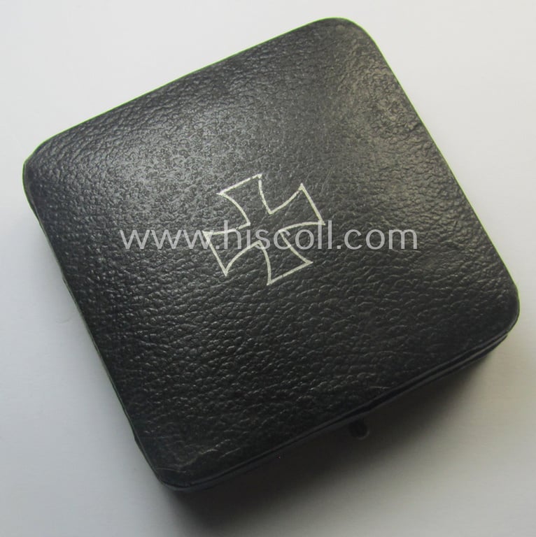 Superb, 'Eisernes Kreuz 1. Kl.' (or: Iron Cross 1st class) being a (typical) maker- (ie. 'L/57'-) marked example as was produced by the maker (ie. 'Hersteller'): 'Boerger & Co.' and that comes in its period etui as issued