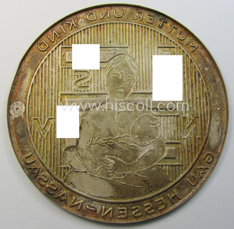 Attractive - and very detailed! - neatly bright-red- (ie. silverish-golden-) coloured (and I deem 'tin-metal'-based-) so-called: 'door-plaque' entitled: 'Mitglied der N.S.-Volkswohlfahrt' (N.S.V.) - Mutter und Kind - Gau Hessen-Nassau'