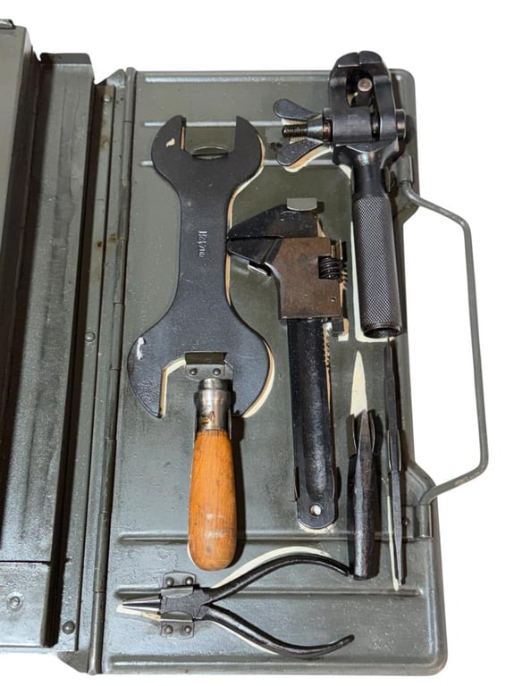 Complete set of MG 34/42 Field Tool Kit