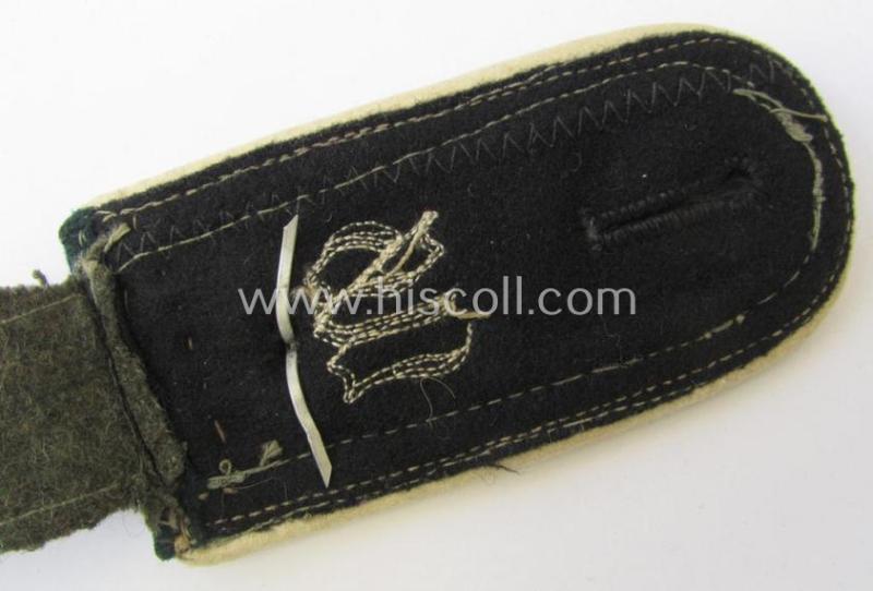 Attractive - albeit regrettably single! - WH (Heeres), early- (ie. pre-war-) period, 'M36'-type (rounded-style-) 'cyphered'-, NCO-type shoulderstrap, as was intended for a: 'Feldwebel u. Mitglied eines Unteroffiziersschule der Infanterie-Truppen...