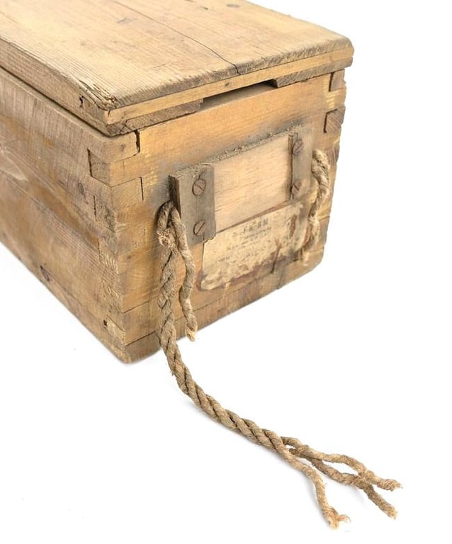 German WH Arillery Ammunition Box 'Le FH 18'