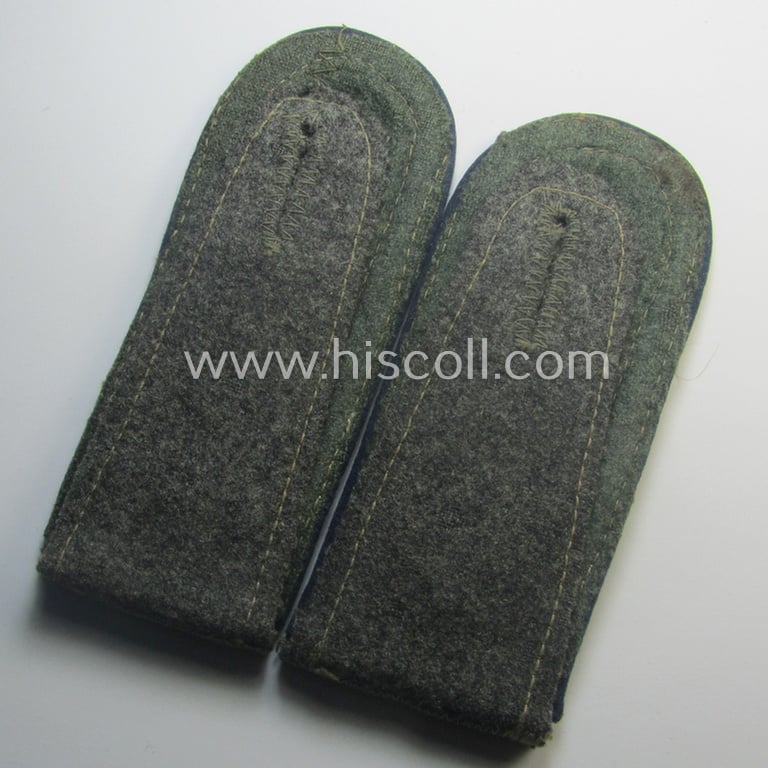 Superb - and rarely seen! - pair of WH (Heeres), 'cyphered', so-called: 'M40'-NCO-type shoulderstraps as was intended for usage by an: 'Oberfeldwebel einer Sanitäts-Abteilung und Mitglied einer Ärtzlichen Akademie des Heeres'