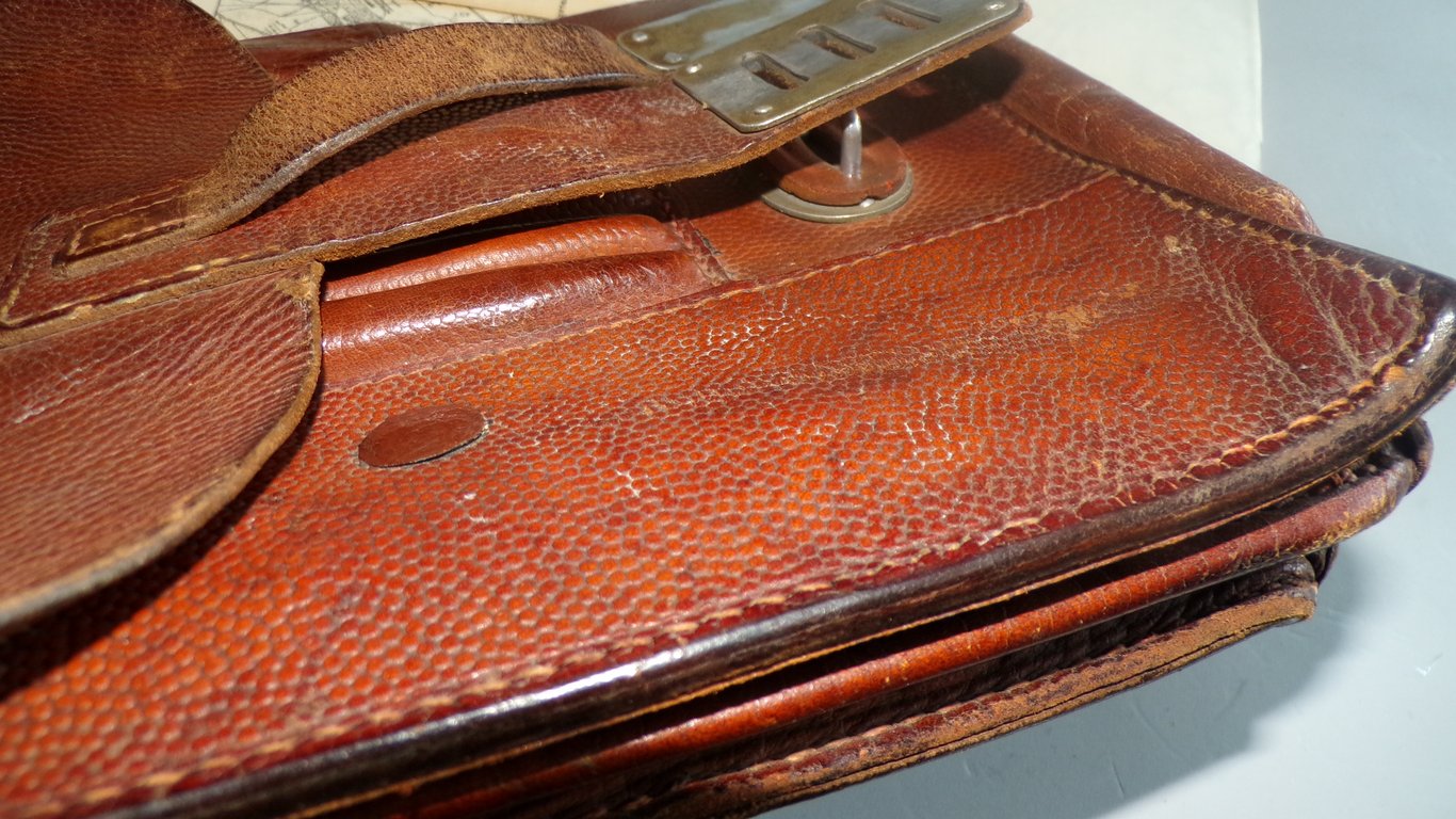 Kartentasche (map case)