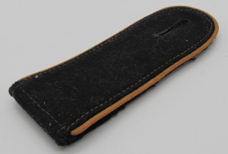 Waffen-SS Reconnaissance (Aufklärung) EM/NCO  Shoulder Board
