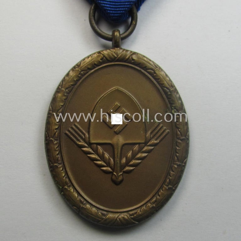 RAD (ie .'Reichsarbeitsdienst') so-called: 'Dienstauszeichnung 4. Stufe für Männer' (as was intended for 4 years loyal-service) that comes stored in its (scarcely seen and equally very nicely preserved!) light-brown-coloured box ie. etui