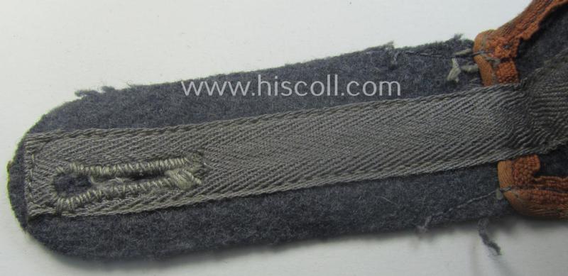 Single - but nevertheless scarcely encountered! - WH (Luftwaffe) later-war-period- (ie. 'simplified'- ie. 'M44- o. M45'-pattern-) EM-type shoulderstrap: 'Soldat der Nachrichten-Trpn.'