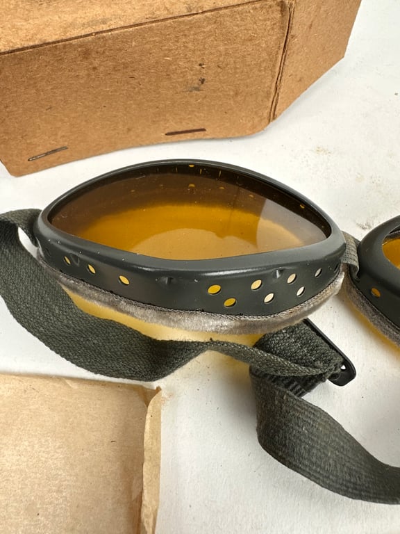 ww2 german sand glasses  with spare lenses and box