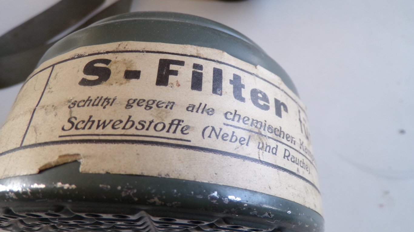 GM38 Auer Gas Mask (Luftschutz Issue)