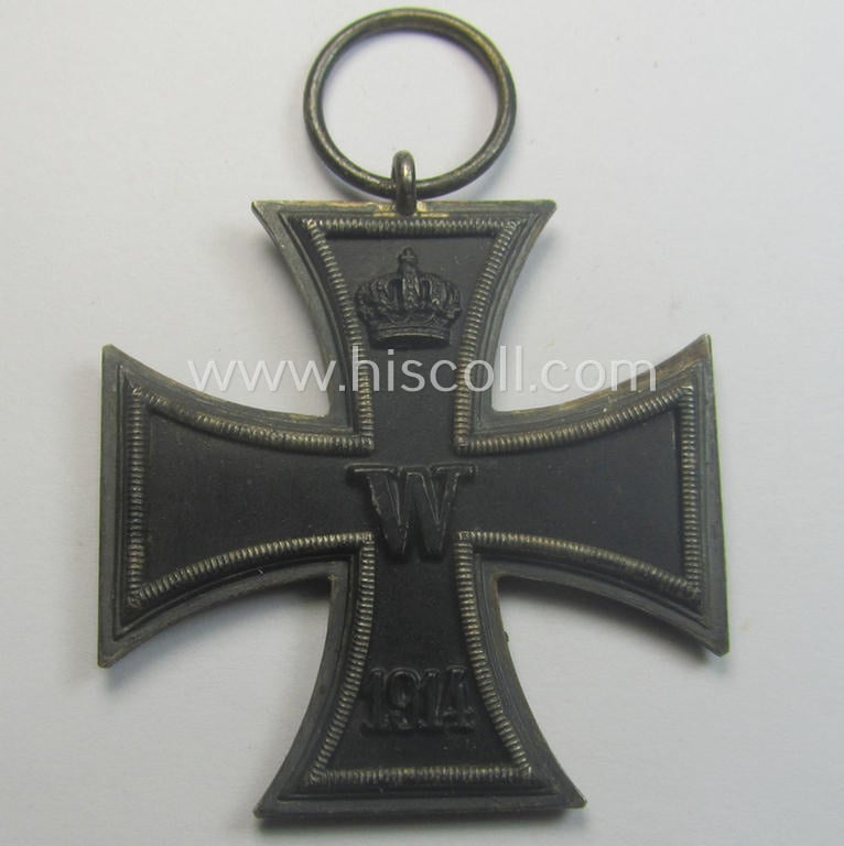 Attractive - and quite unusual! - WWI-period: 'Eisernes Kreuz II. Klasse' (or: iron cross second class) being a non-maker-marked example that comes stored in its luxuriously-styled, blue-coloured etui as issued and/or found