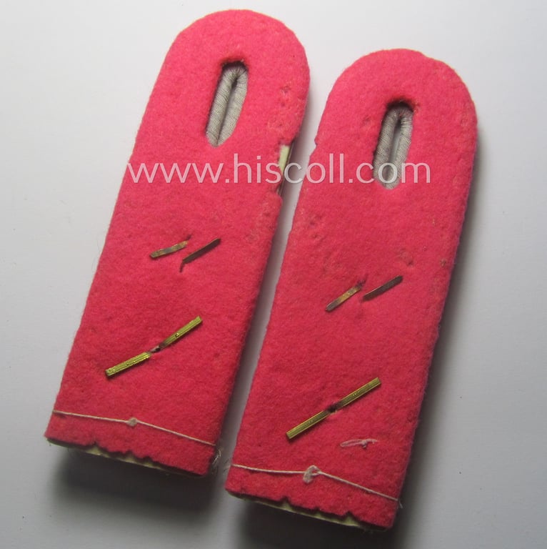 Minimally moth-damaged, pair of WH (Heeres) 'cyphered' officers'-type shoulderboards: 'Oberleutnant eines Panzerjäger-Abts.' (having a scarcely seen pair of larger-sized 'P'-cyphers ie. 'Ziffern', period-attached)