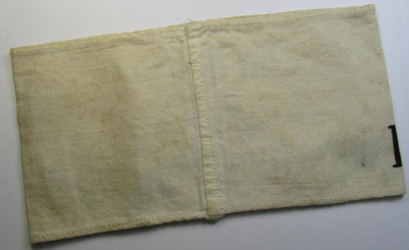 Attractive - and hardly used! - WH (Heeres) related, white-coloured armband (ie. 'Armbinde') being of the 'entirely printed'-type showing the text: 'Im Dienst der Deutschen Wehrmacht'