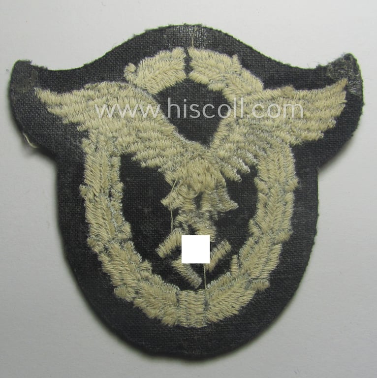 Attractive, WH (Luftwaffe) 'Flugzeugführerabzeichen in Stoff' or: pilots'-badge) being a nicely machine-embroidered specimen that come in a 'virtually mint' condition