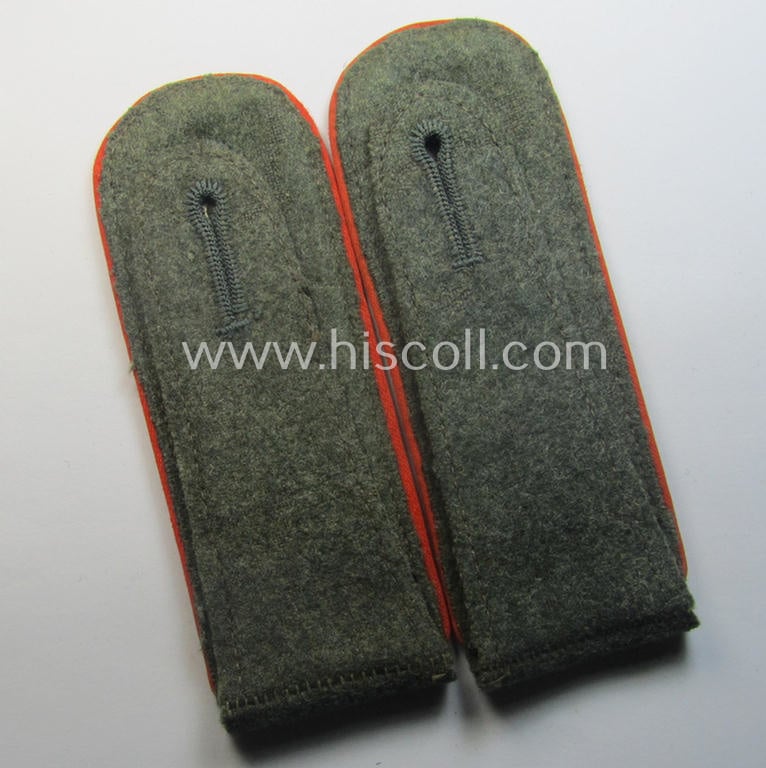 Superb pair of WH (Heeres) 'M41- o. M43'-pattern, EM-type shoulderstraps: 'Soldat der Feldgendarmerie-Trpn.'