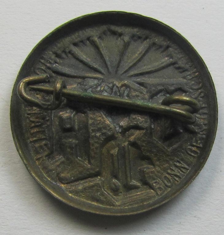Commemorative, smaller-sized- and bronze-toned VDA- (ie. 'Volksbund f.d. Deutschtum im Ausland'-) related 'tinnie' being a non-maker-marked example depicting the typical VDA-flower-'logo'
